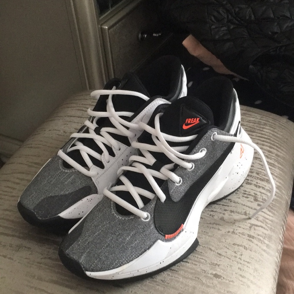 NIKE ZOOM FREAK 2 Mens Basketball Shoes